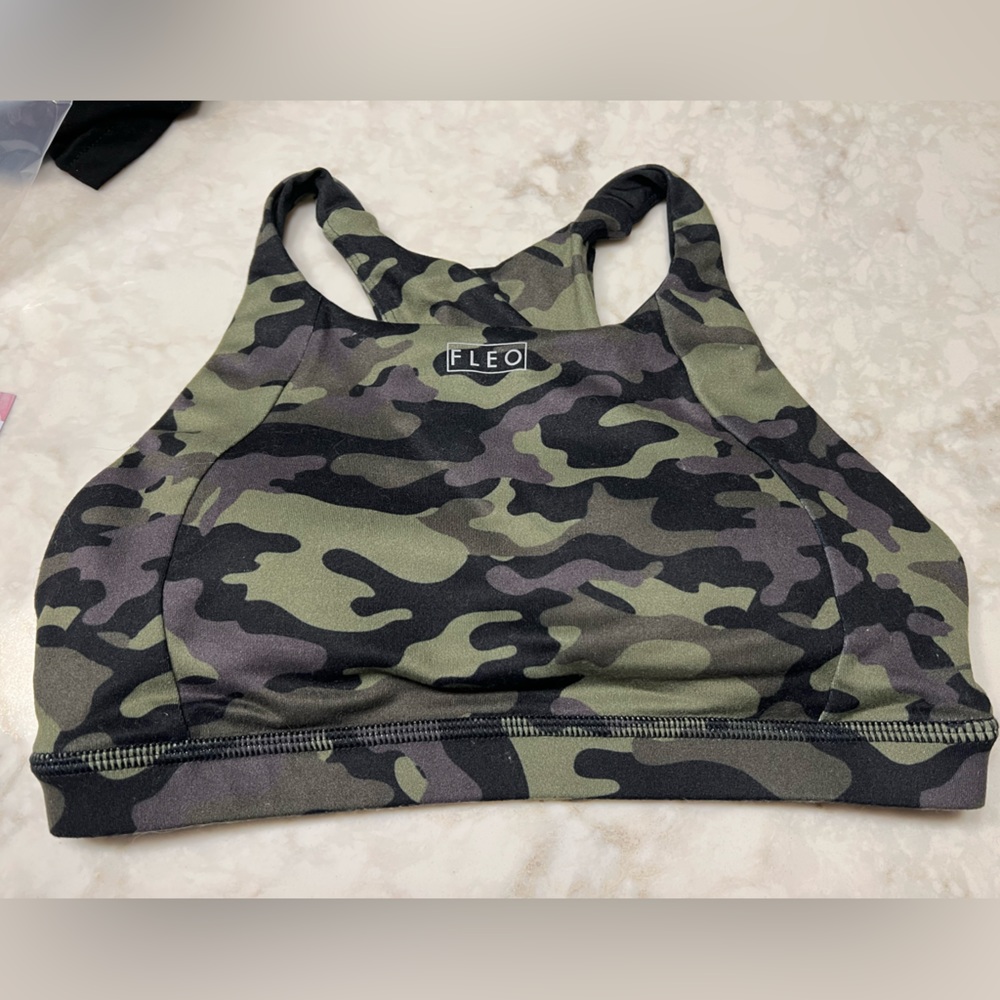 Fleo Grapeade Camo Jourdaine sports bra. Small.